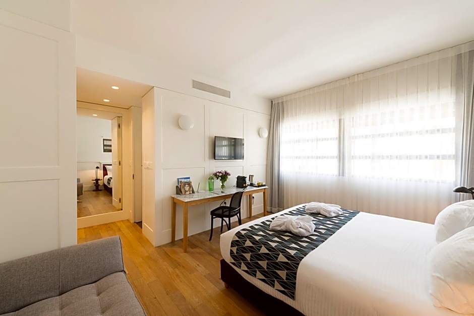 Lily & Bloom Boutique Hotel