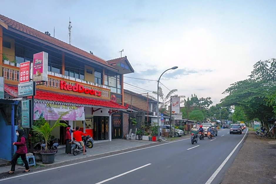 RedDoorz Syariah near Exit Toll Ngemplak Solo