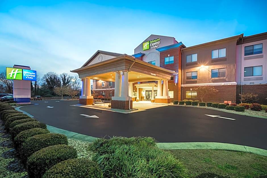 Holiday Inn Express & Suites Rocky Mount Smith Mountain Lake By IHG