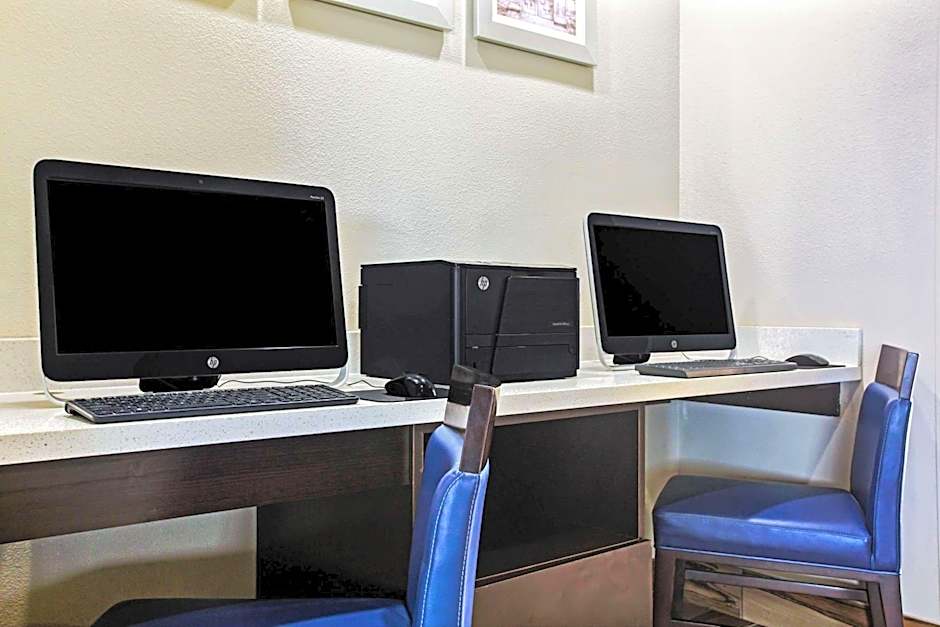 La Quinta Inn & Suites by Wyndham Karnes City