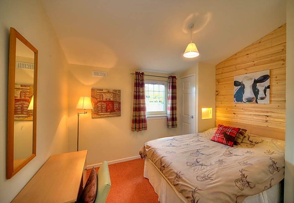 Appin Holiday Homes -Caravans, Lodges, Shepherds Hut and Train Carriage stays