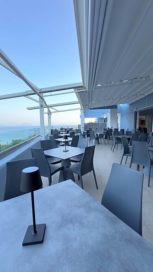 Ponti Beach Hotel