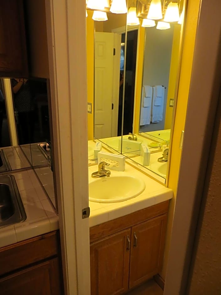 Americana Village Suites