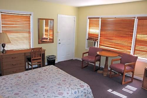 Crest Motel