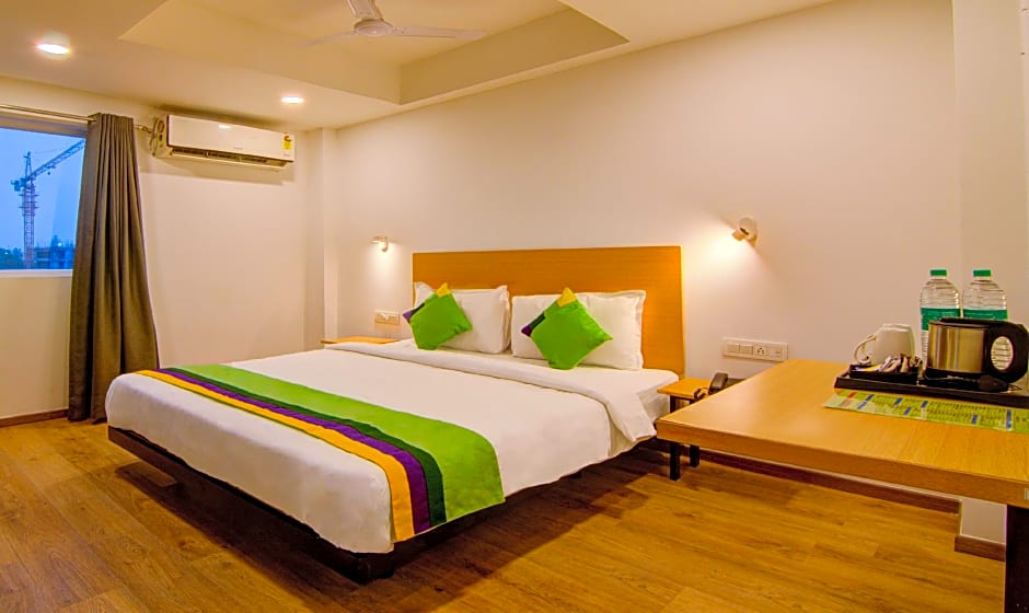 Treebo Trend Apple Tree Express