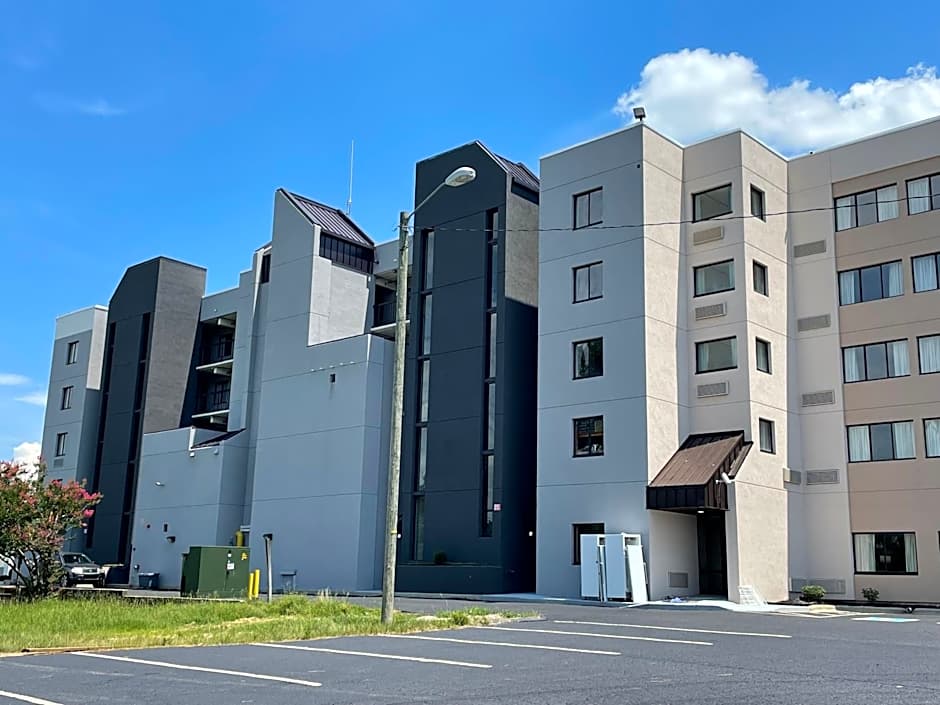 Quality Inn & Suites Spring Lake - Fayetteville near Fort Bragg