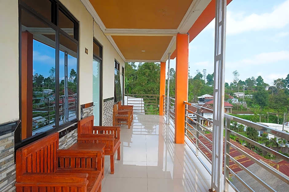 RedDoorz near Candi Sukuh Karanganyar