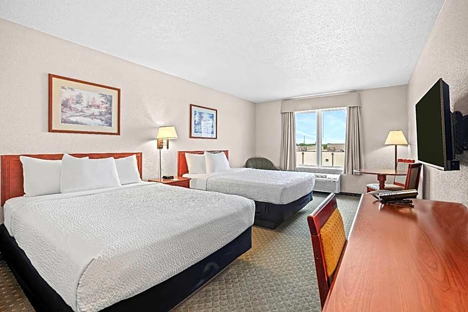 Days Inn & Suites by Wyndham Winkler