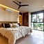 Luxe Jungle Apt 10min To Beach Hot Tub King