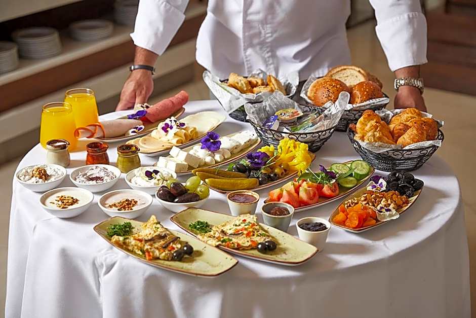 Ramada Olivie Nazareth