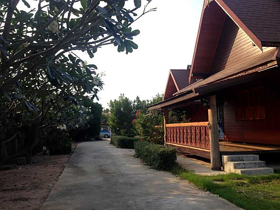 Baan Tawan Shine Surin