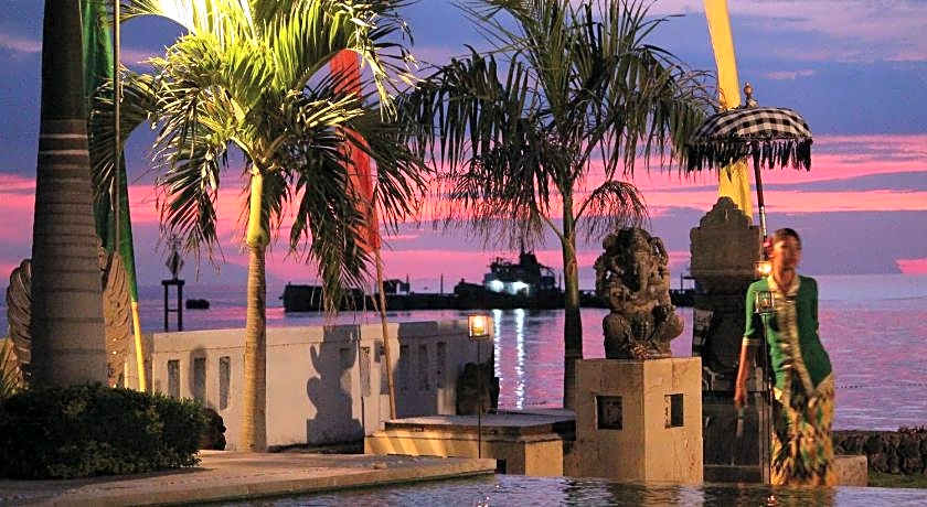 Kelapa Lovina Beach Villa