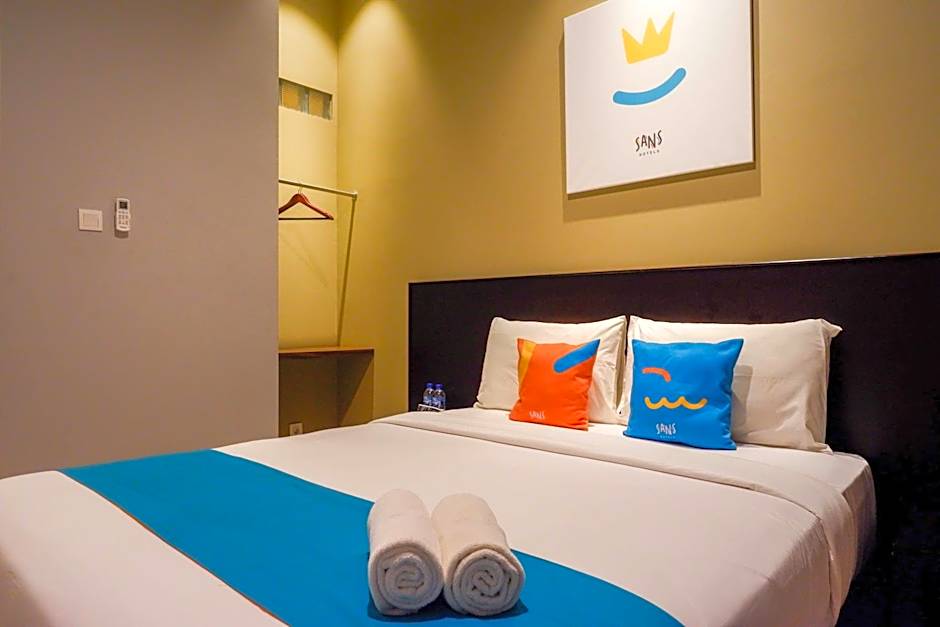 Sans Hotel Empress Simpang Lima