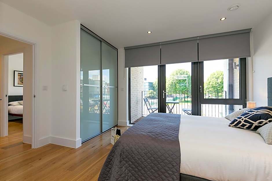 Portobello Apt with Floor-to-Ceiling Views