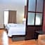Red Roof PLUS+ & Suites Chattanooga - Downtown