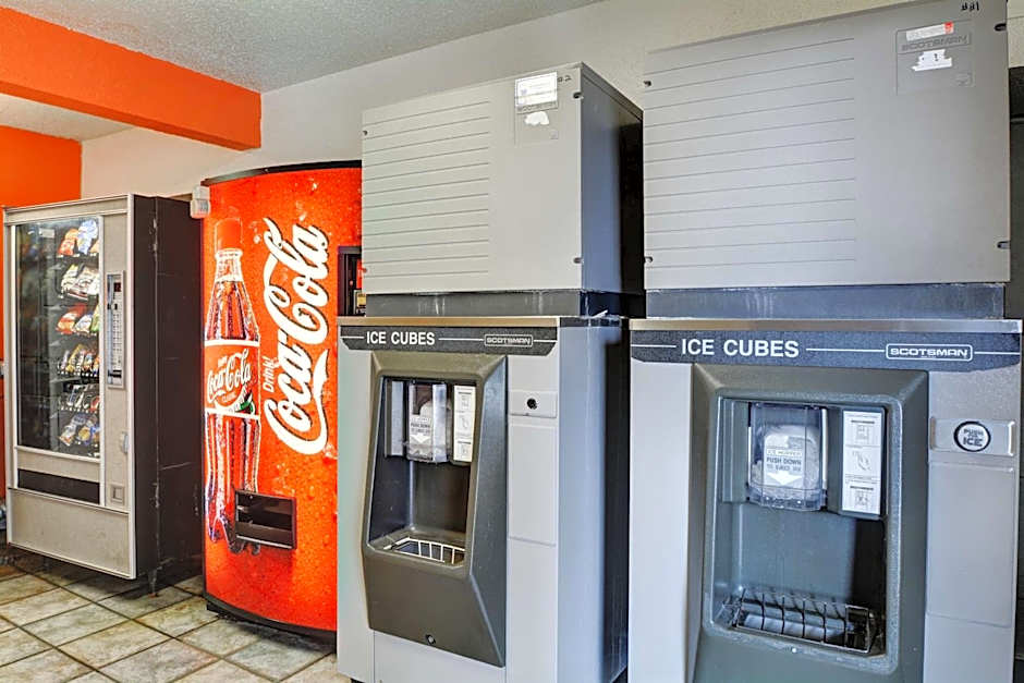 Motel 6-Southington, CT - Hartford