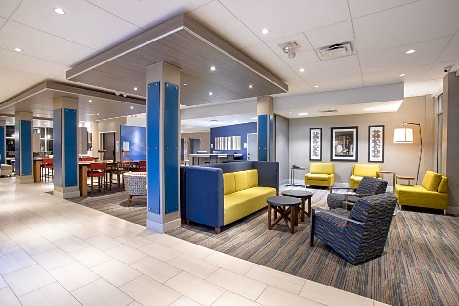 Holiday Inn Express & Suites - Denver NE - Brighton