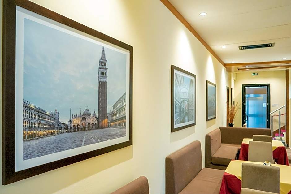 Hotel Autoespresso Venice - Atika & Atif