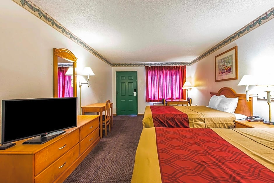 Econo Lodge Inn & Suites