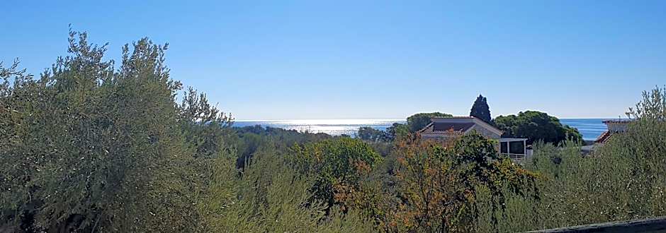 Elia Village by Irida Iris Group