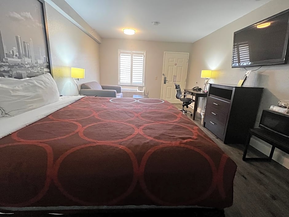 Super 8 by Wyndham Baytown/Mont Belvieu