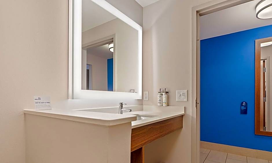 Holiday Inn Express & Suites Macon North By IHG