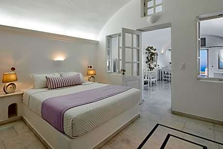 Honeymoon Suite with Hot Tub and Caldera View