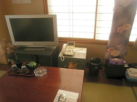 Japanese-Style Single Room with Shared Bathroom - Annex