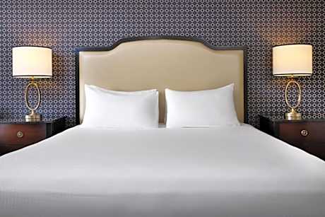 Queen Room with Roll-In Shower - Mobility Accessible/Non-Smoking