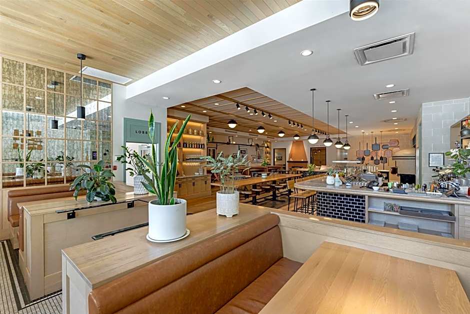 Best Western Plus Baker Street Inn