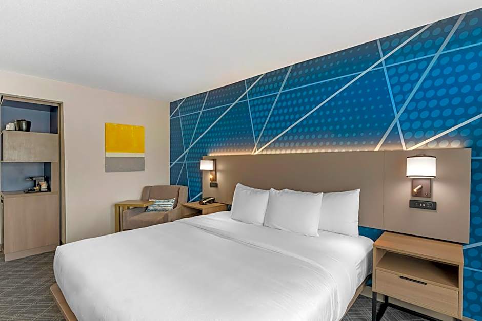 Comfort Inn & Suites Hampton near Coliseum