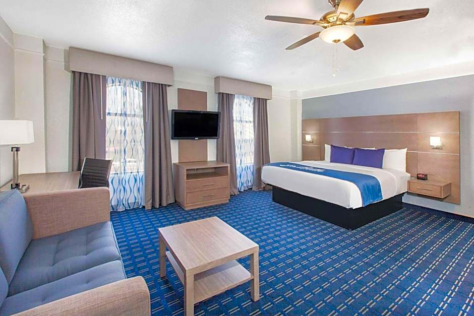 Days Inn & Suites by Wyndham Webster NASA-ClearLake-Houston