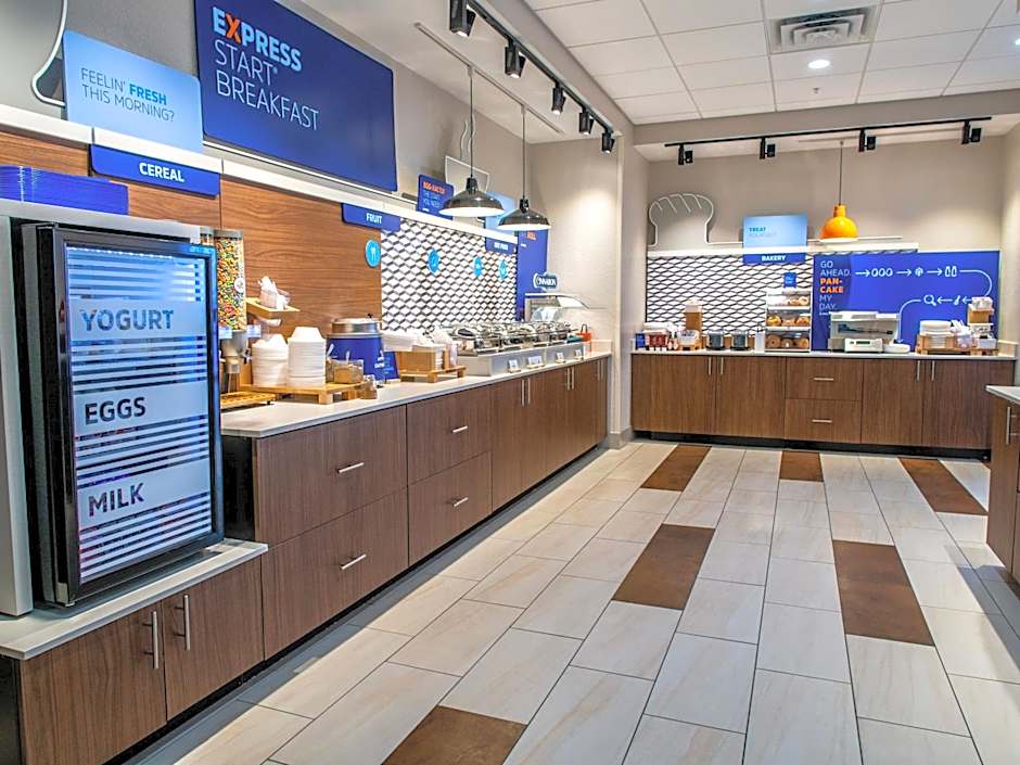 Holiday Inn Express & Suites Oklahoma City Airport By IHG