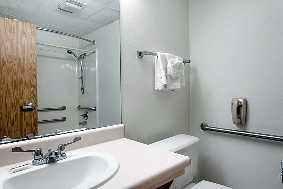 Super 8 by Wyndham Independence KS