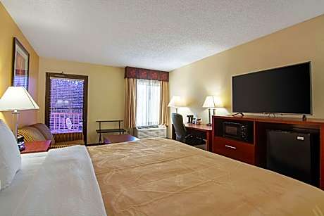 1 King Bed Suite - Non-Smoking