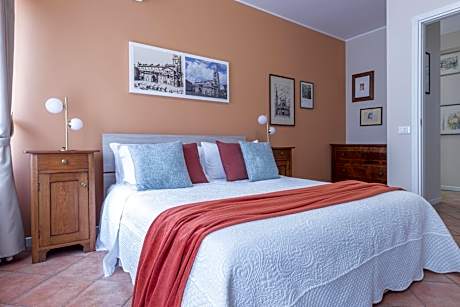 Standard Double Room with Shared Bathroom