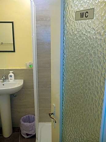 Quadruple Room with Private External Bathroom