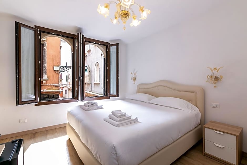 Rialto Suite 707