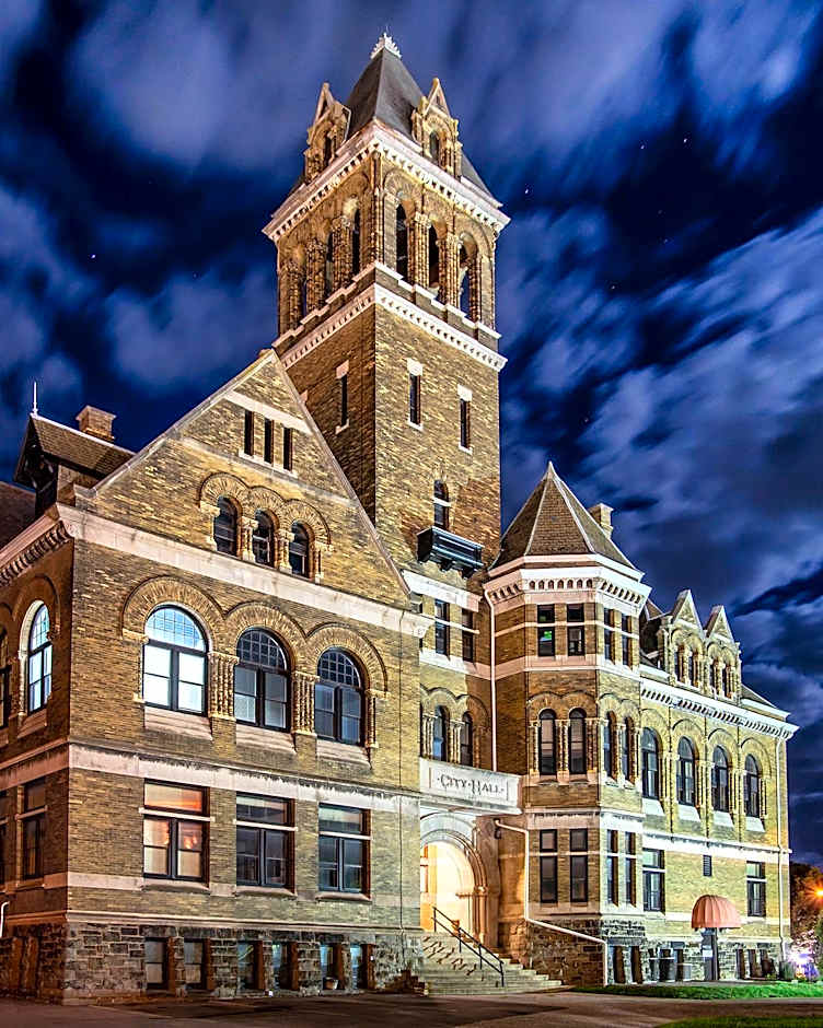 City Hall Grand Hotel