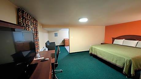 Deluxe King Suite