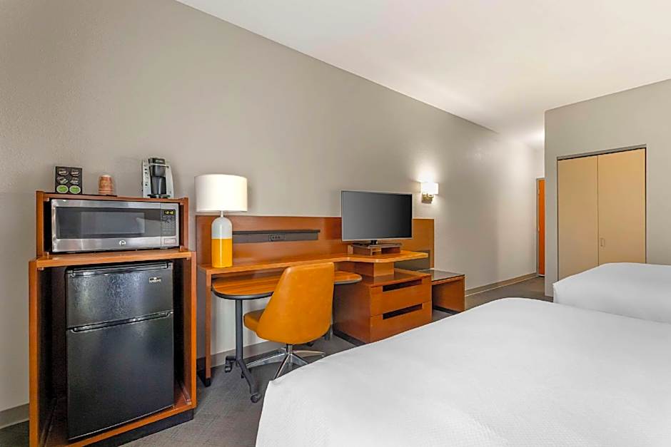 Comfort Inn & Suites Akron South
