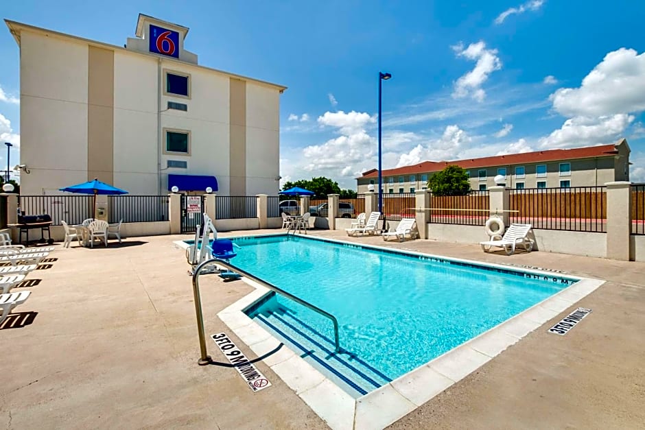 Motel 6-Cleburne, TX