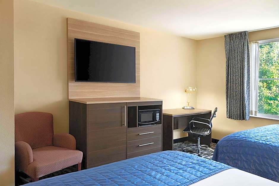 Photo 1 of 4 of Business 1 Queen Bed