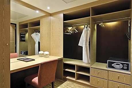 One-Bedroom Twin Suite with Sea View