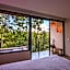 Frida's Artsy Condo with own mural, outdoor tub & rooftop pool