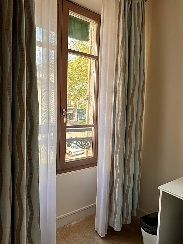 Hotel Paris Vesinet -ex Auberge des 3 Marches