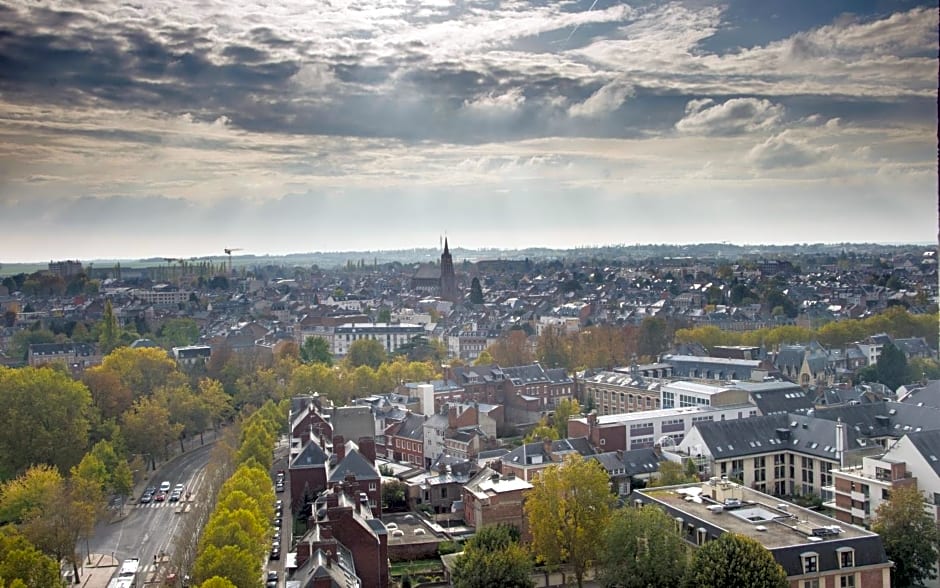 15ème droite - Tour Perret - Centre-Ville - 4 étoiles