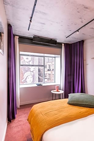 PARADISO ROOM