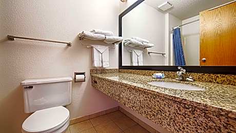 Accessible - 1 Queen, Mobility Accessible, Bathtub, Non-Smoking, Full Breakfast