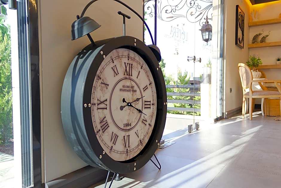 L'opera Deluxe Hotel